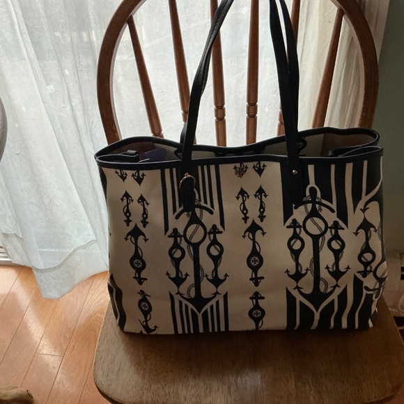 NWT & COA Tory Burch Navy and Cream Nautical Tote - Picture 8 of 9